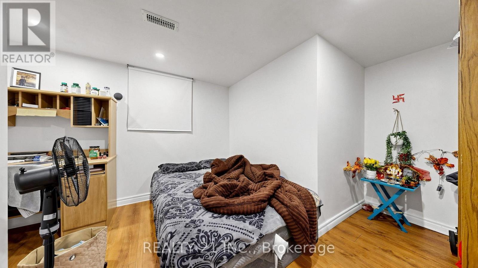48 MEGAN AVENUE - 38