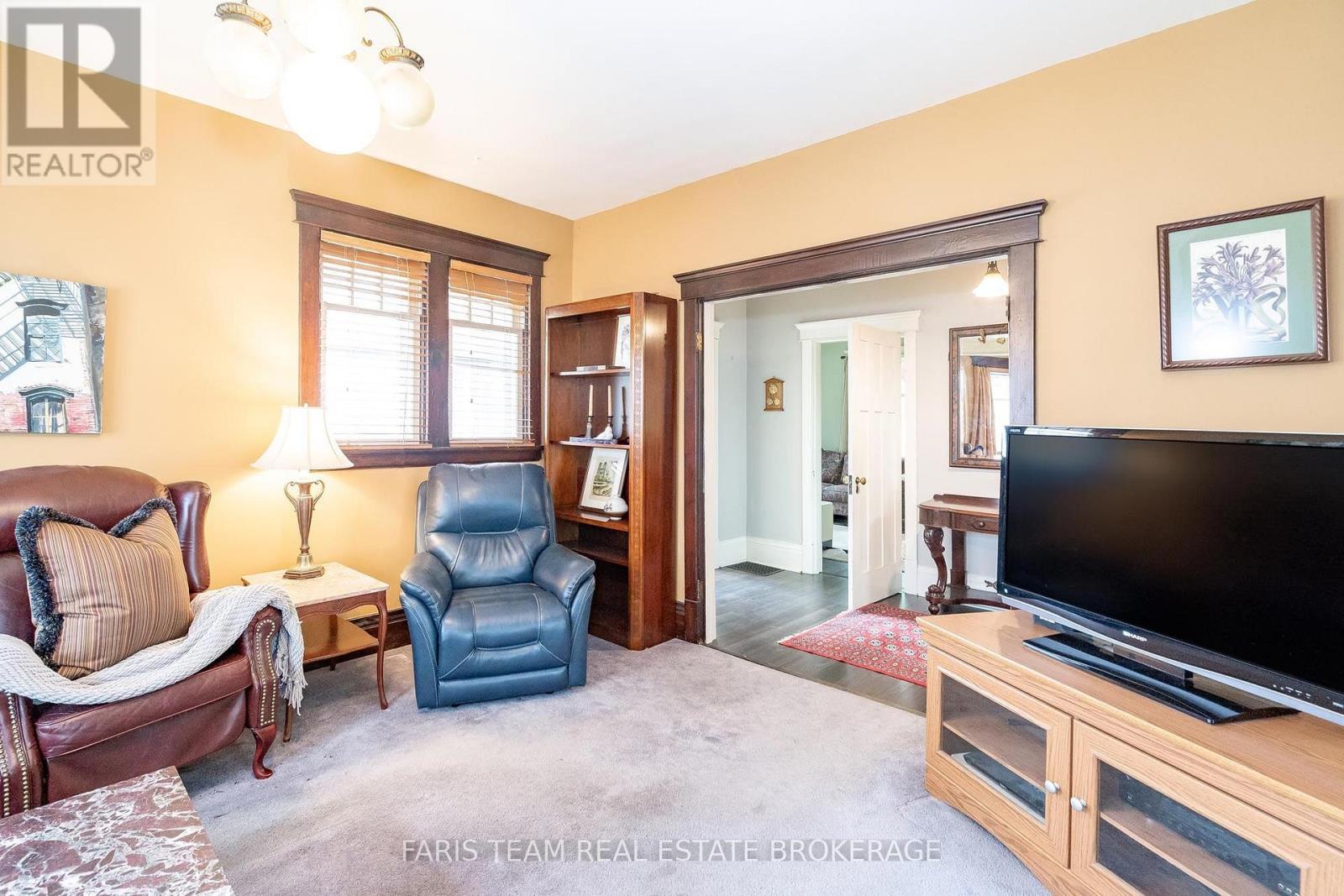 105 BARRIE STREET - Image 16