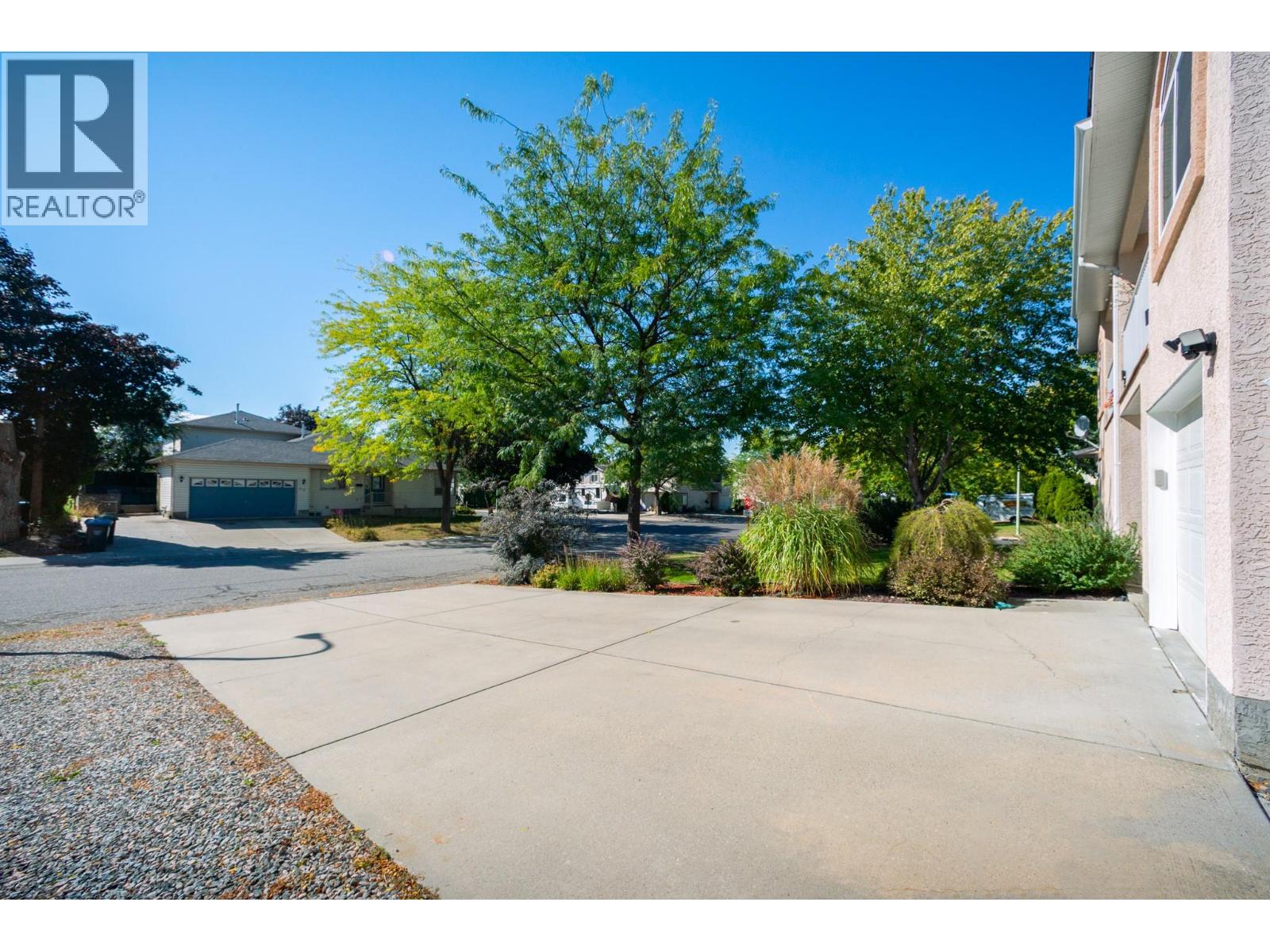 416 Sumac Road E - 75