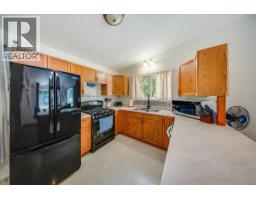 4pc Ensuite bath - 210 & 206 Belmond Road, Salmo, BC V0G1Z0 Photo 8