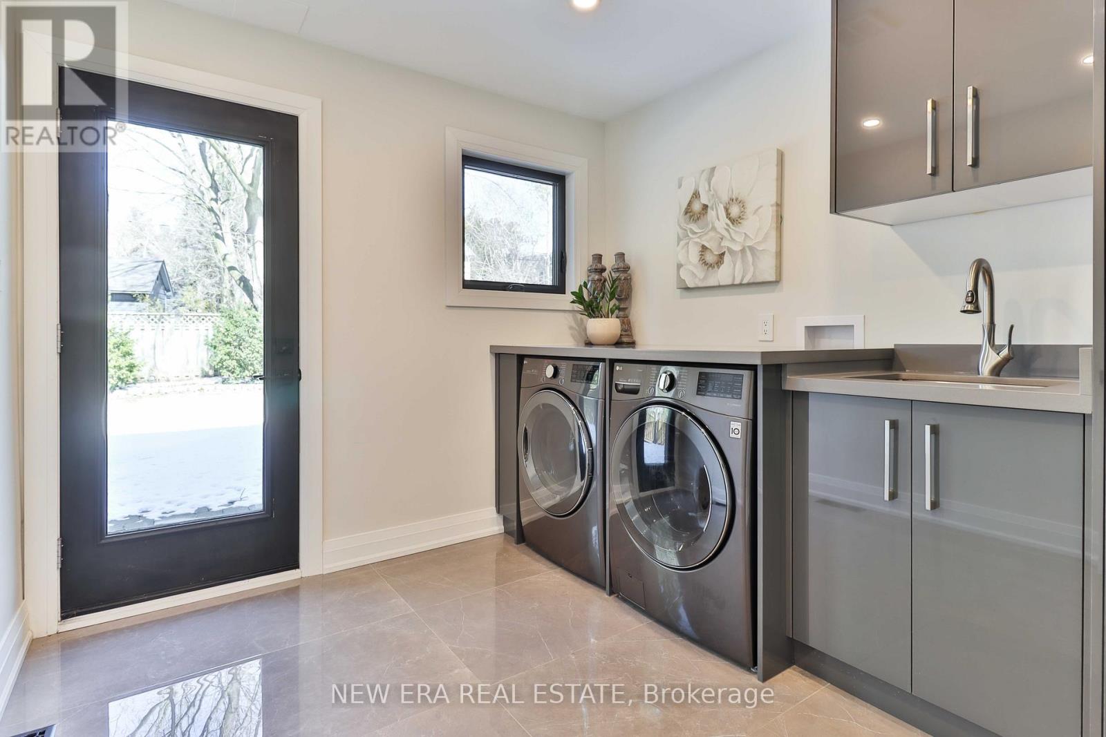 1481 CHASEHURST DRIVE - 33
