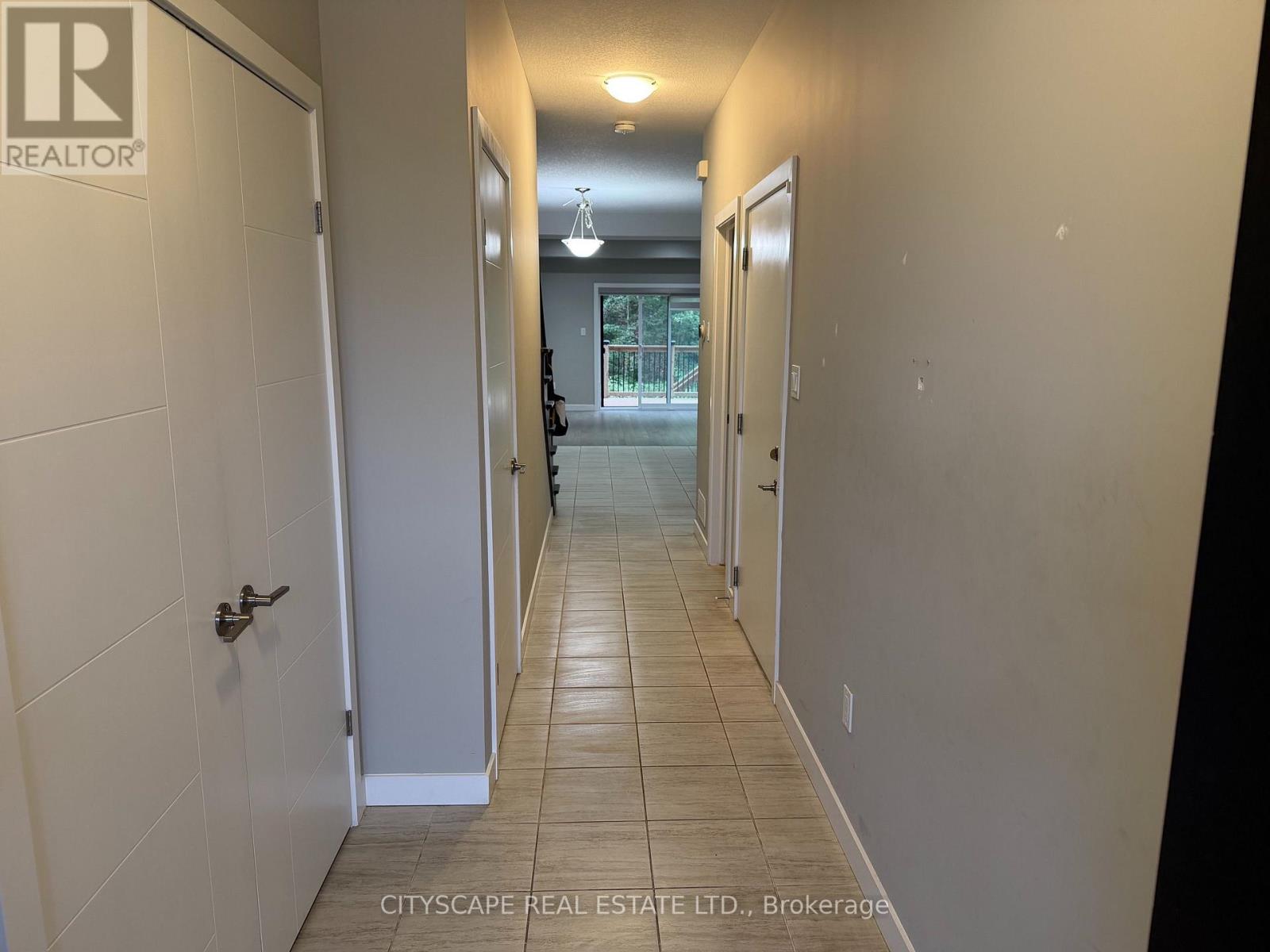 908 ROBERT FERRIE DRIVE — photo 2