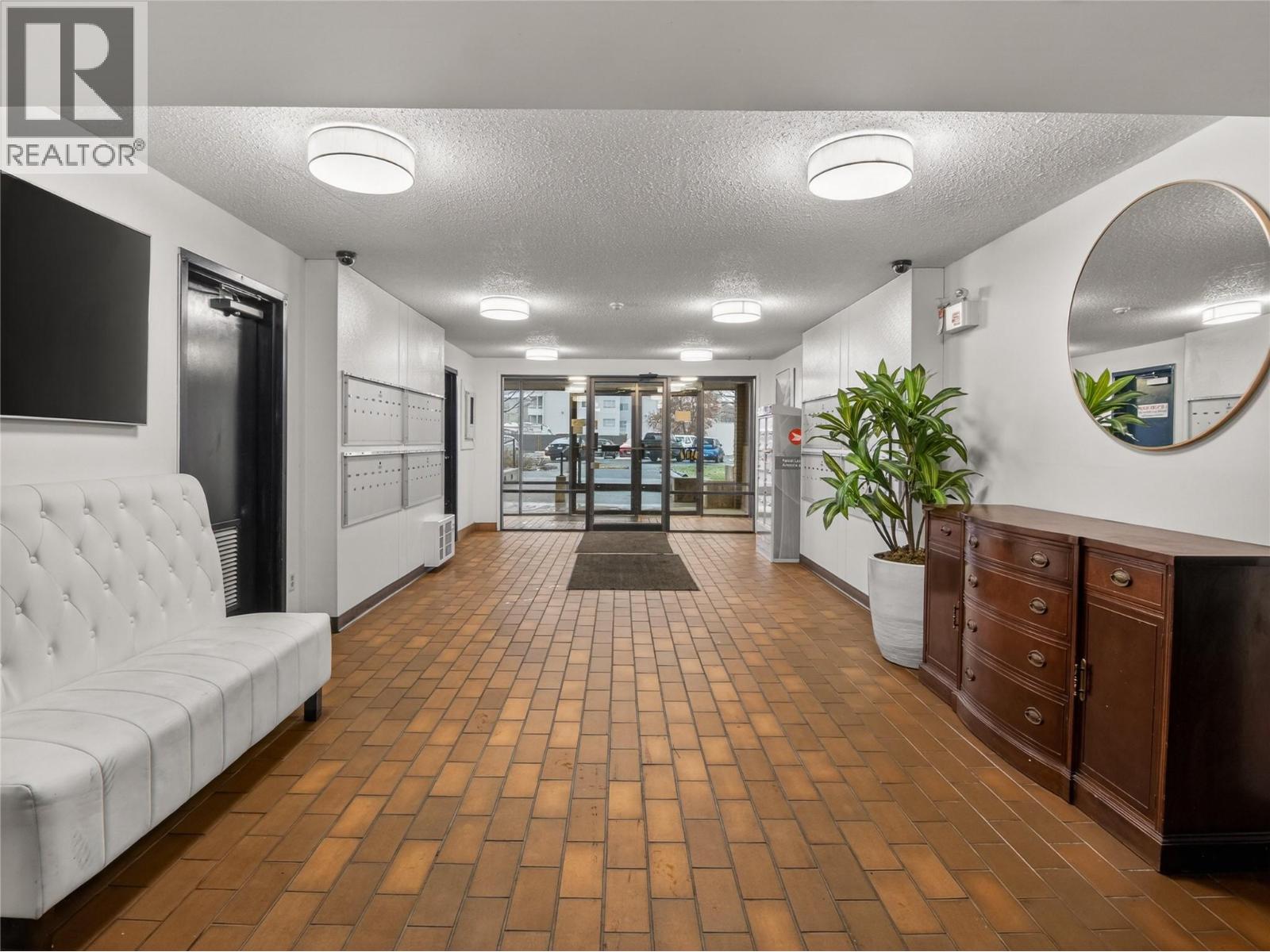 406 130 Skaha Place, Penticton