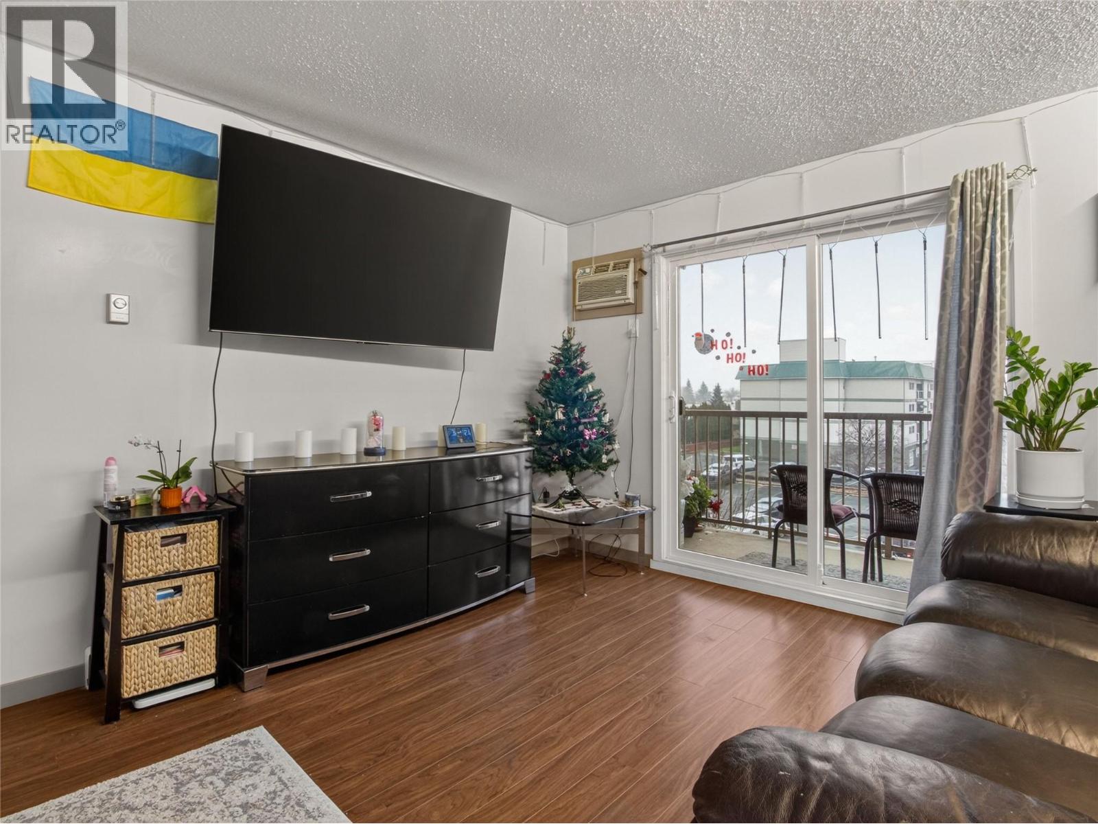 406 130 Skaha Place, Penticton
