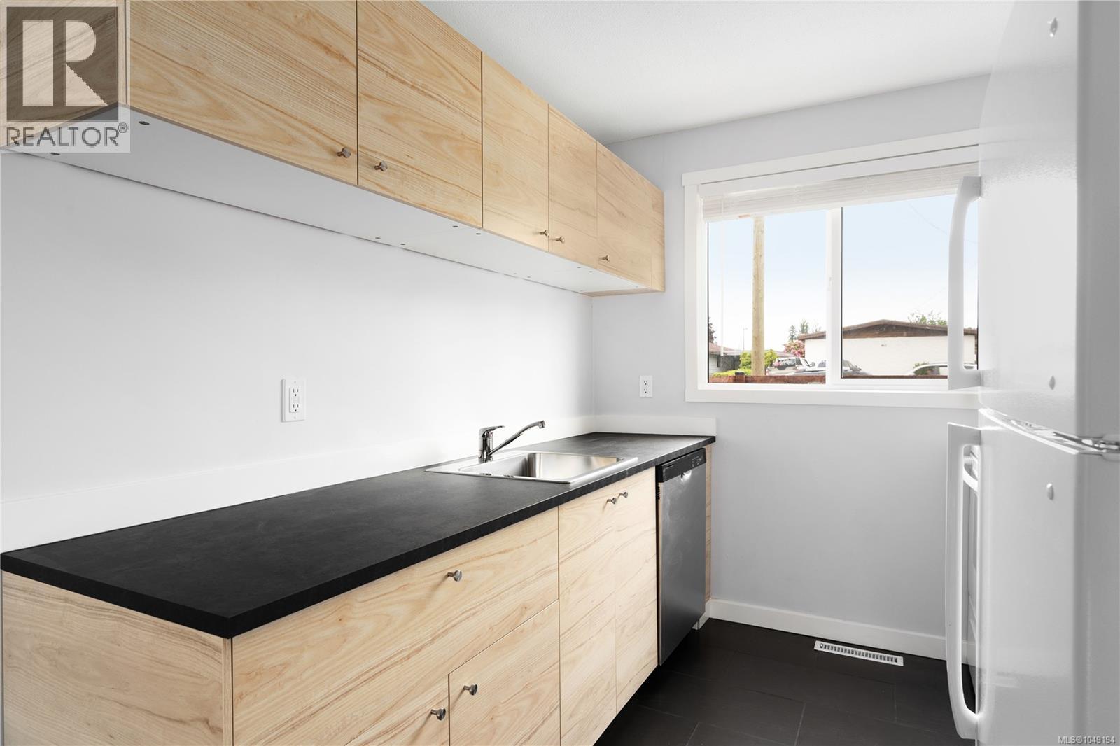 460/470 Dogwood St - 13