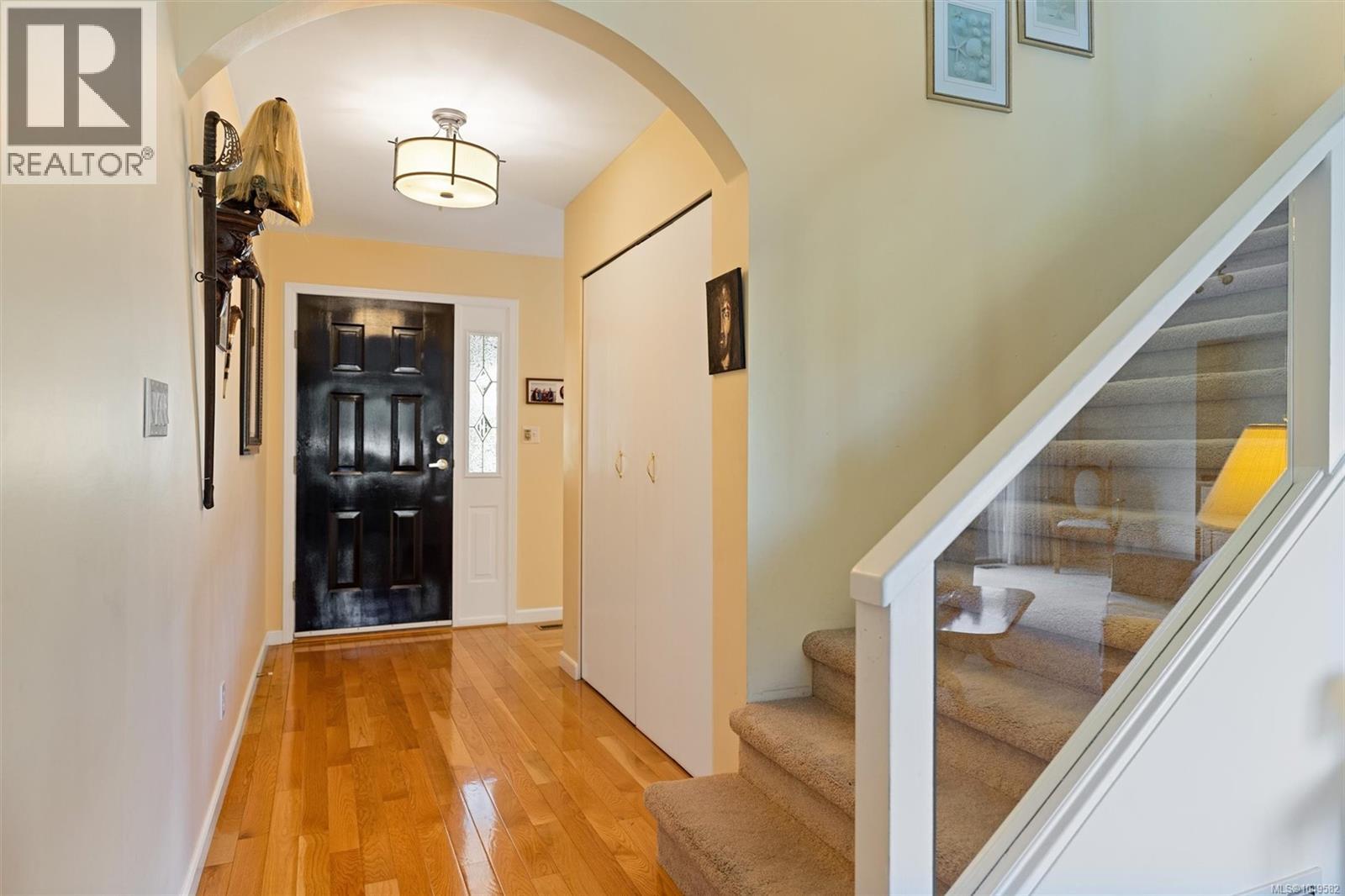#3 4701 Lochside Dr - 11