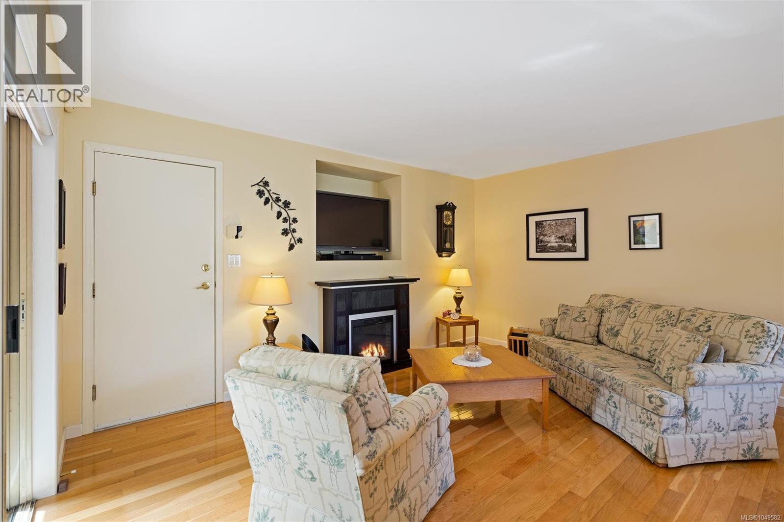 #3 4701 Lochside Dr - 13