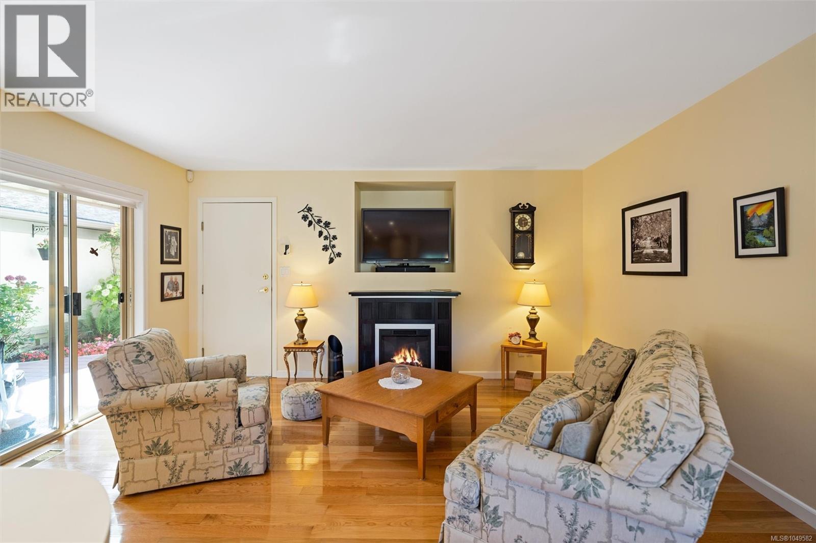 #3 4701 Lochside Dr - 14