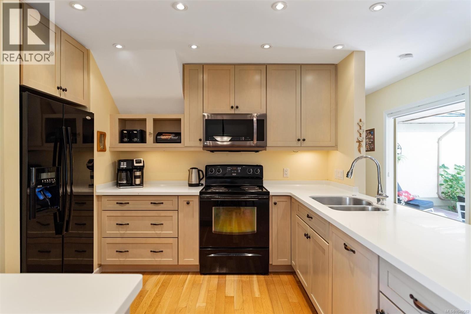 3 4701 Lochside Drive, Saanich