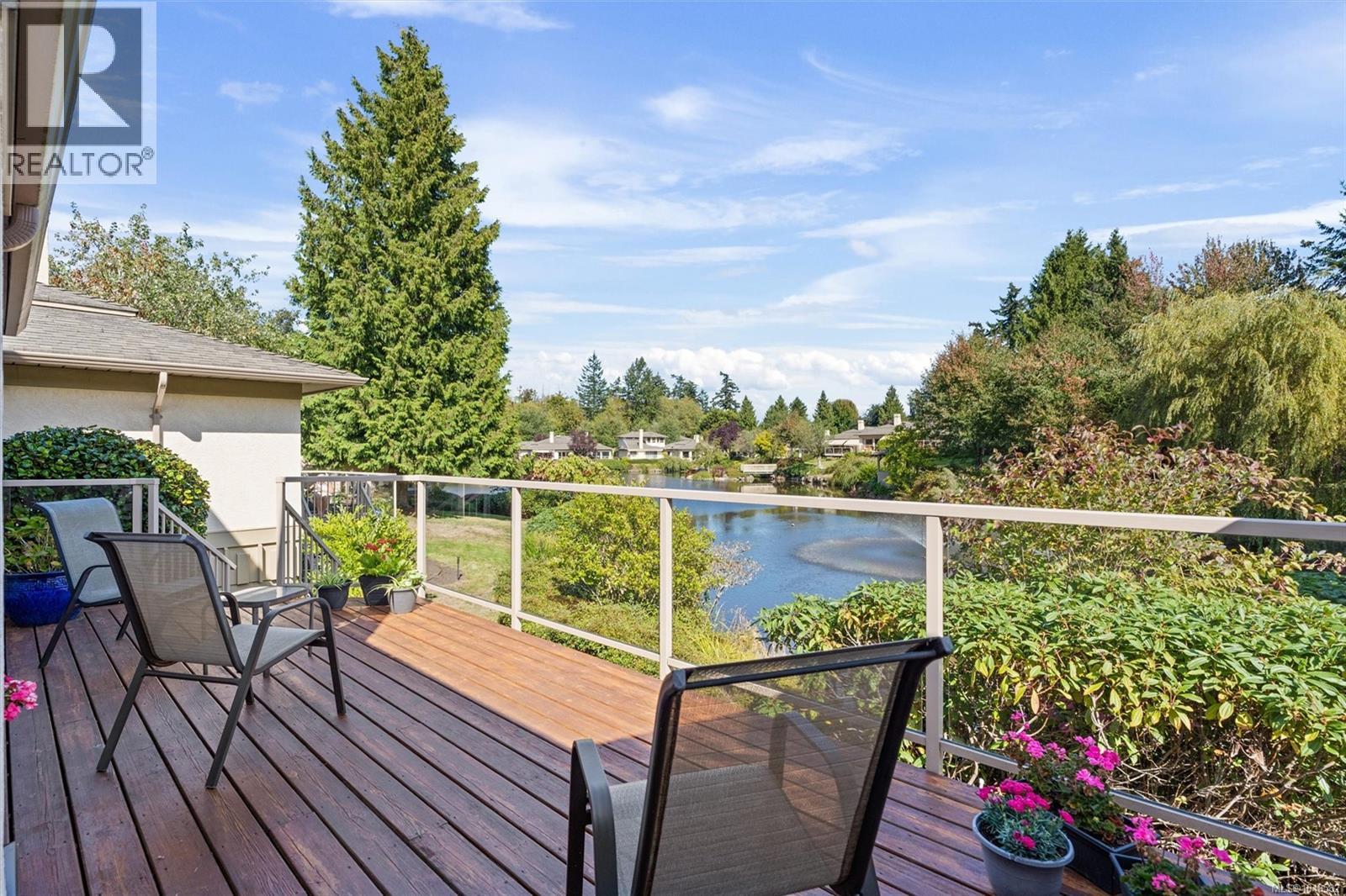 3 4701 Lochside Drive, Saanich