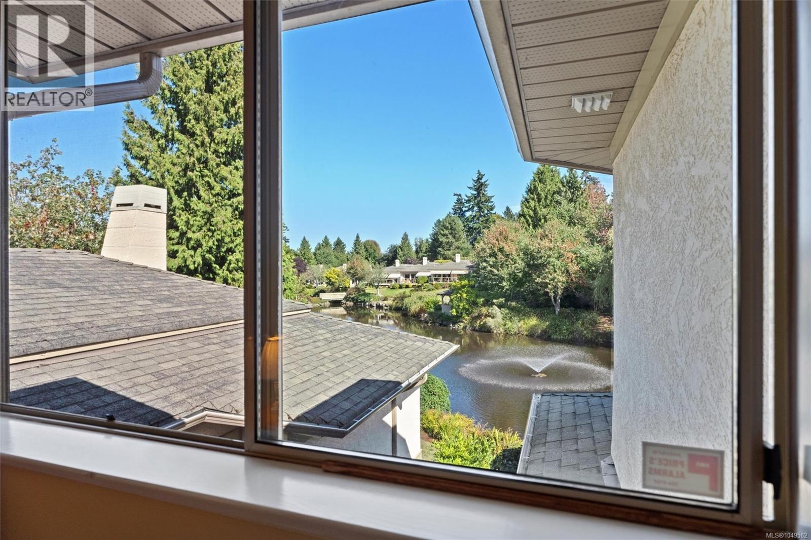 3 4701 Lochside Drive, Saanich