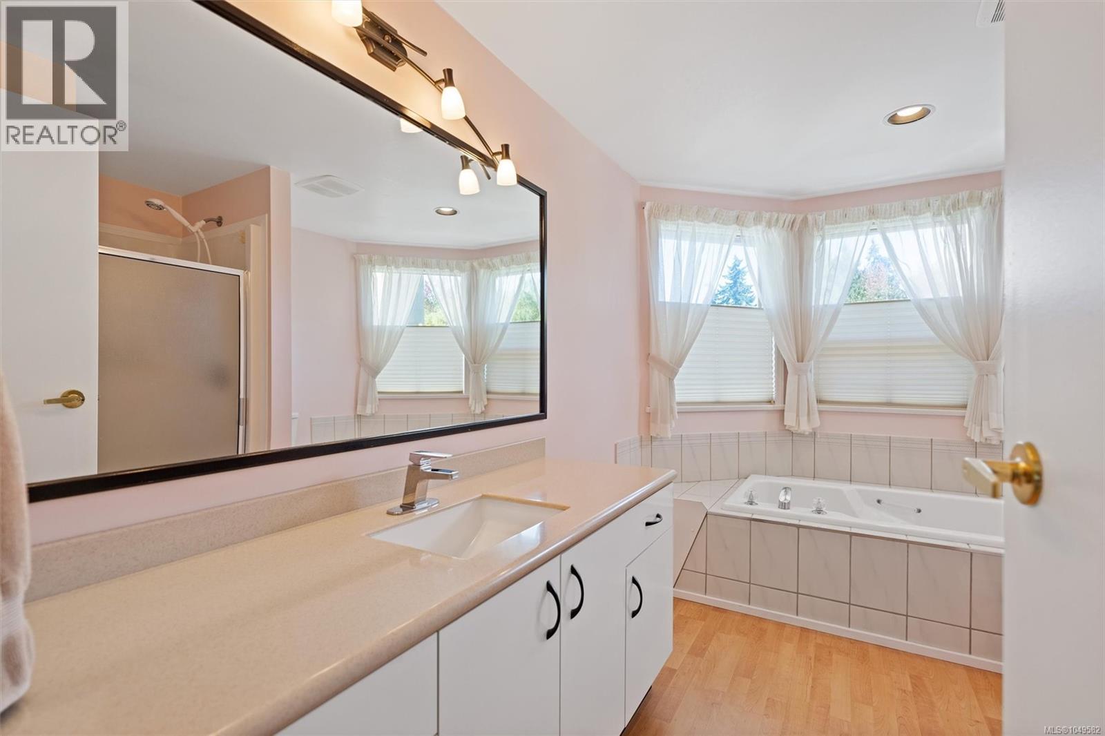 3 4701 Lochside Drive, Saanich