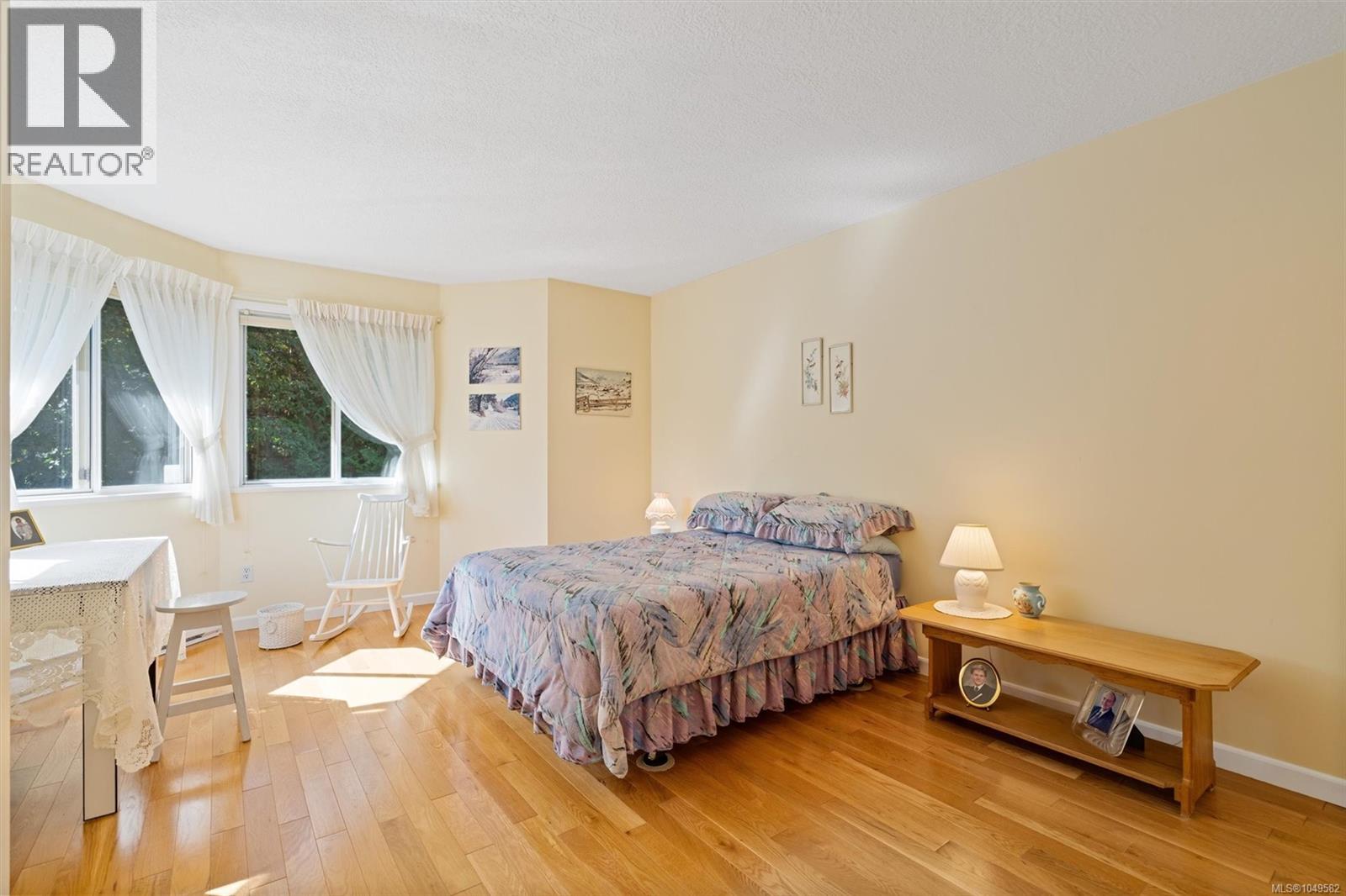 #3 4701 Lochside Dr - 42