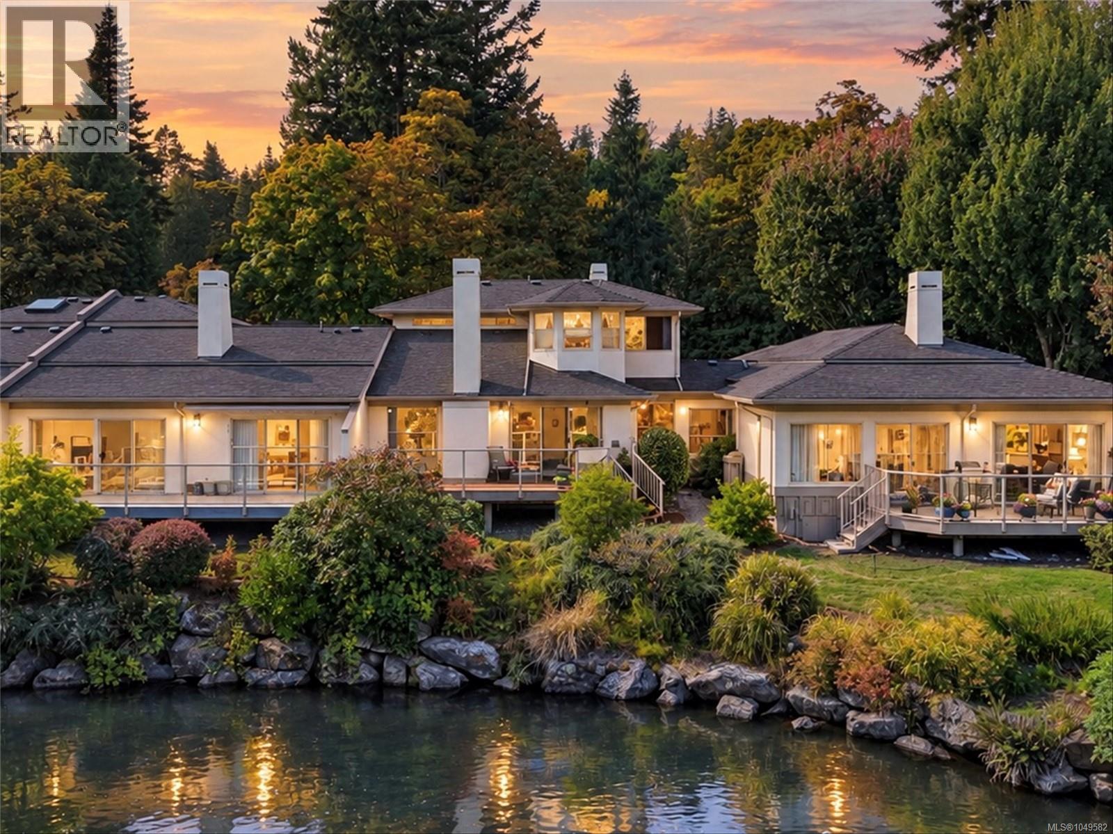 3 4701 Lochside Drive, Saanich