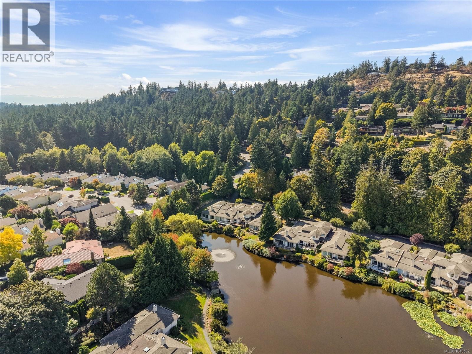 3 4701 Lochside Drive, Saanich