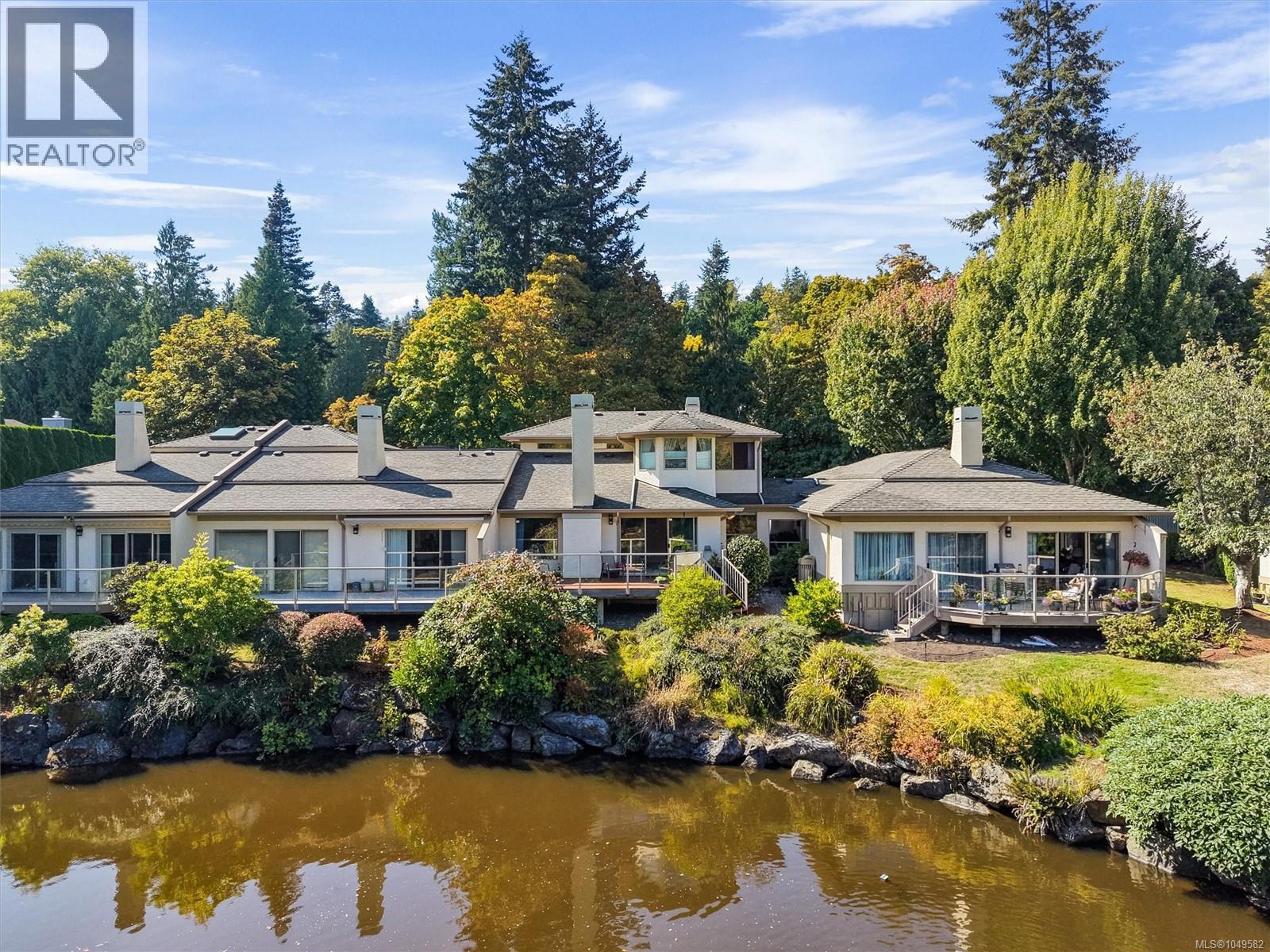 3 4701 Lochside Drive, Saanich