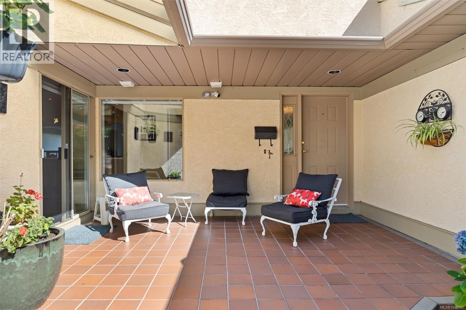 3 4701 Lochside Drive, Saanich