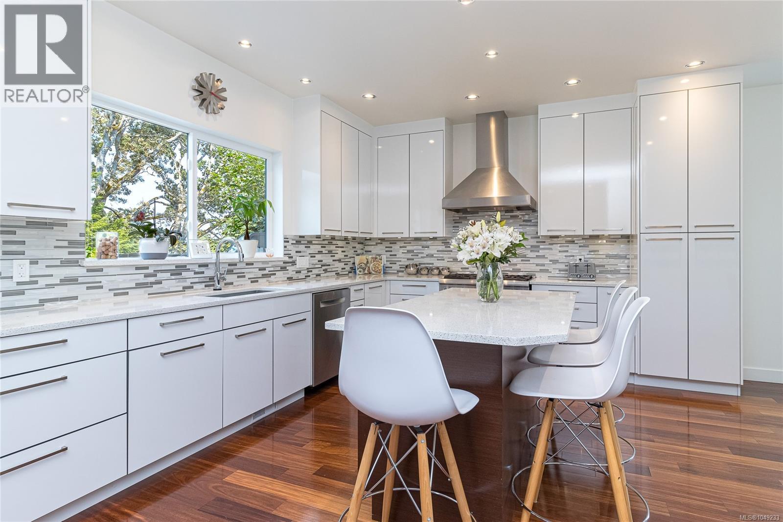 1518 Shorncliffe Rd - 2