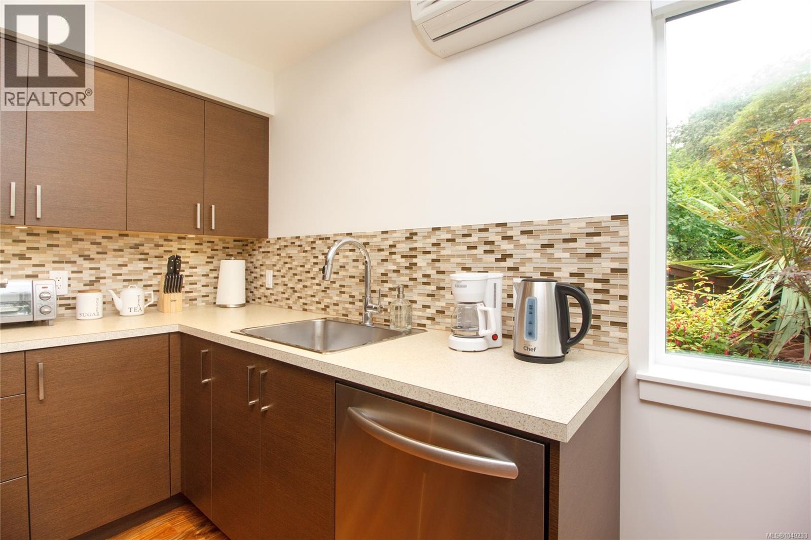 1518 Shorncliffe Road, Saanich