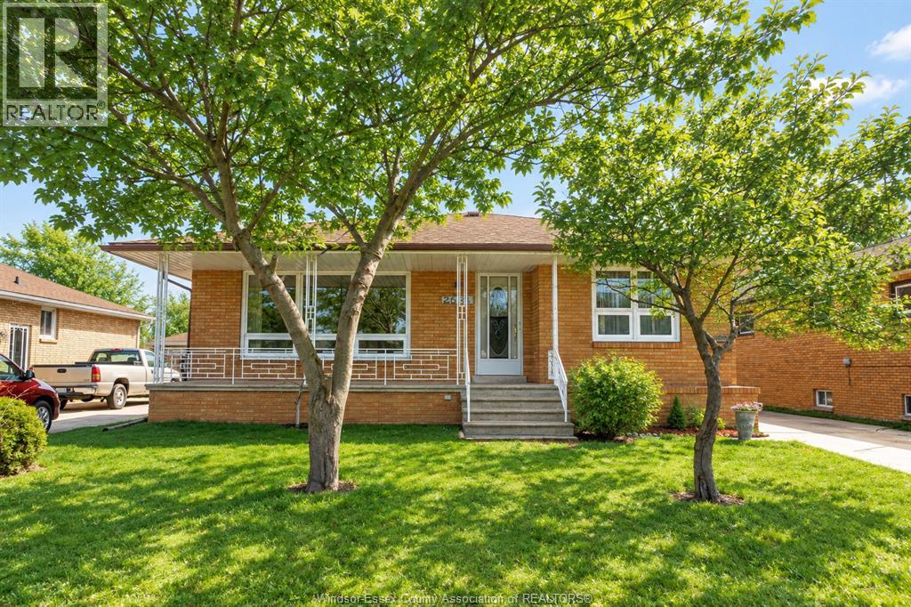2666 JOS ST. LOUIS, Windsor — photo 2