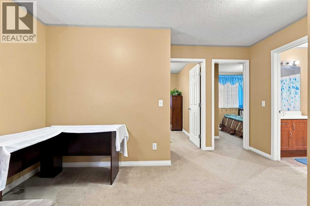 345 Saddlecrest Way NE - Image 24
