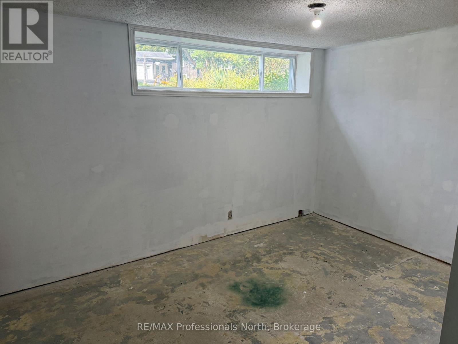 37 SPRUCE DRIVE S - 30