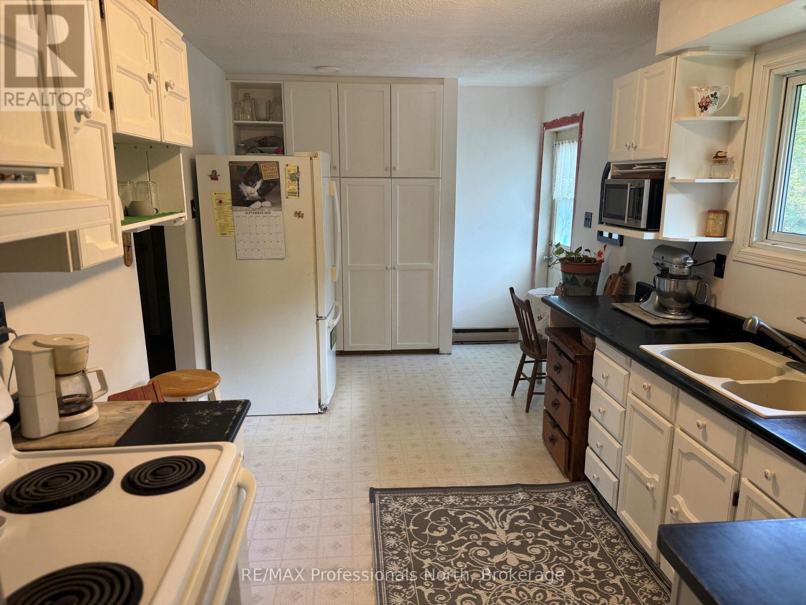 37 SPRUCE DRIVE S - 13