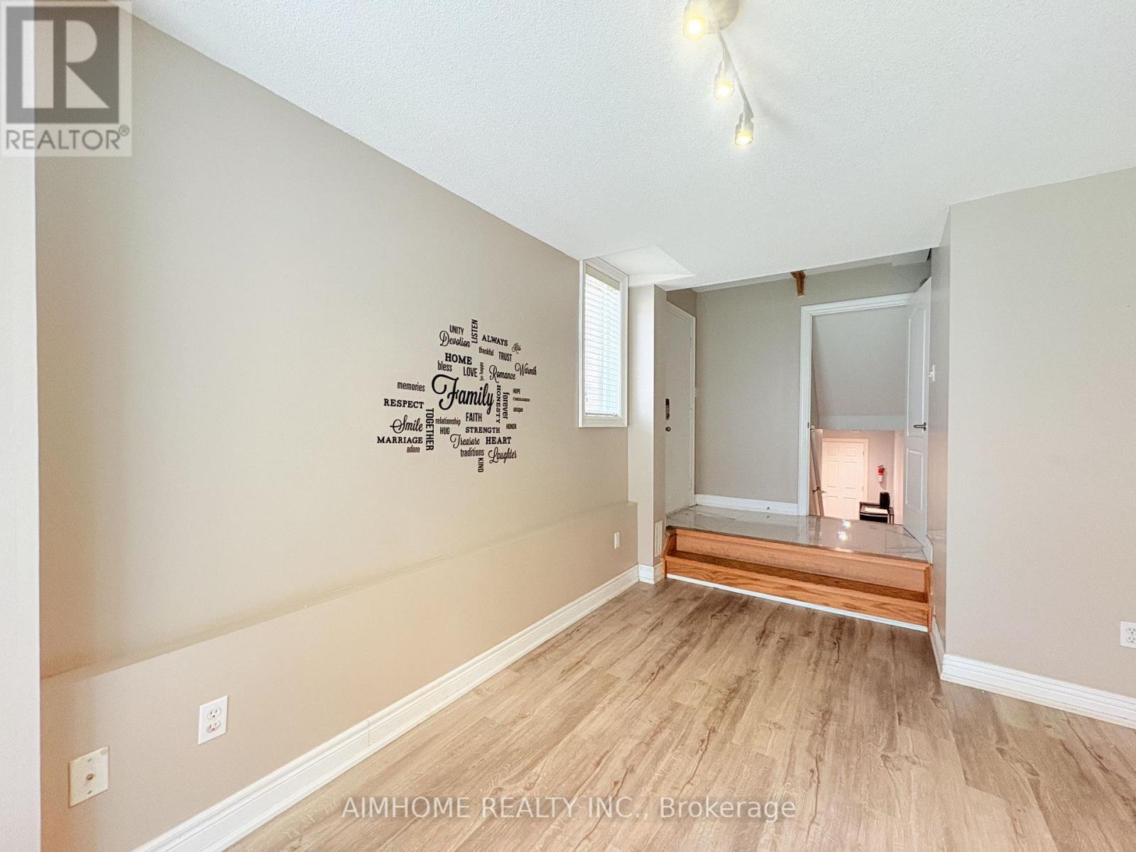 WALK OUT BSMT - 10 PORTSMOUTH ROAD, Vaughan (Vellore Village) — photo 4