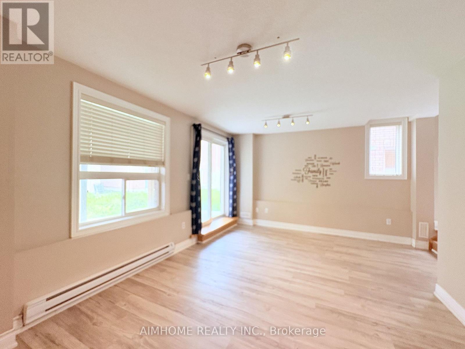 WALK OUT BSMT - 10 PORTSMOUTH ROAD, Vaughan (Vellore Village) — photo 3
