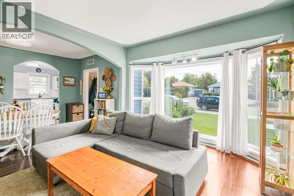 Listing photo – 5028 44 Street, Innisfail