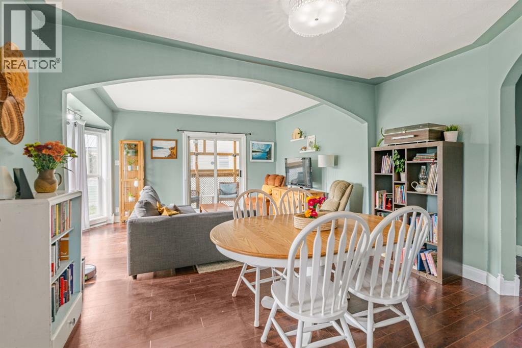 Listing photo – 5028 44 Street, Innisfail