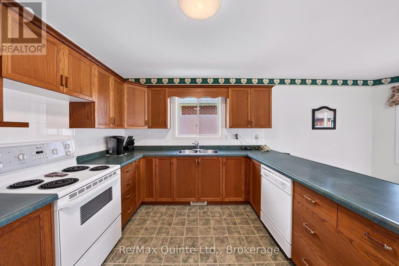 26 OAK RIDGE BOULEVARD - 12