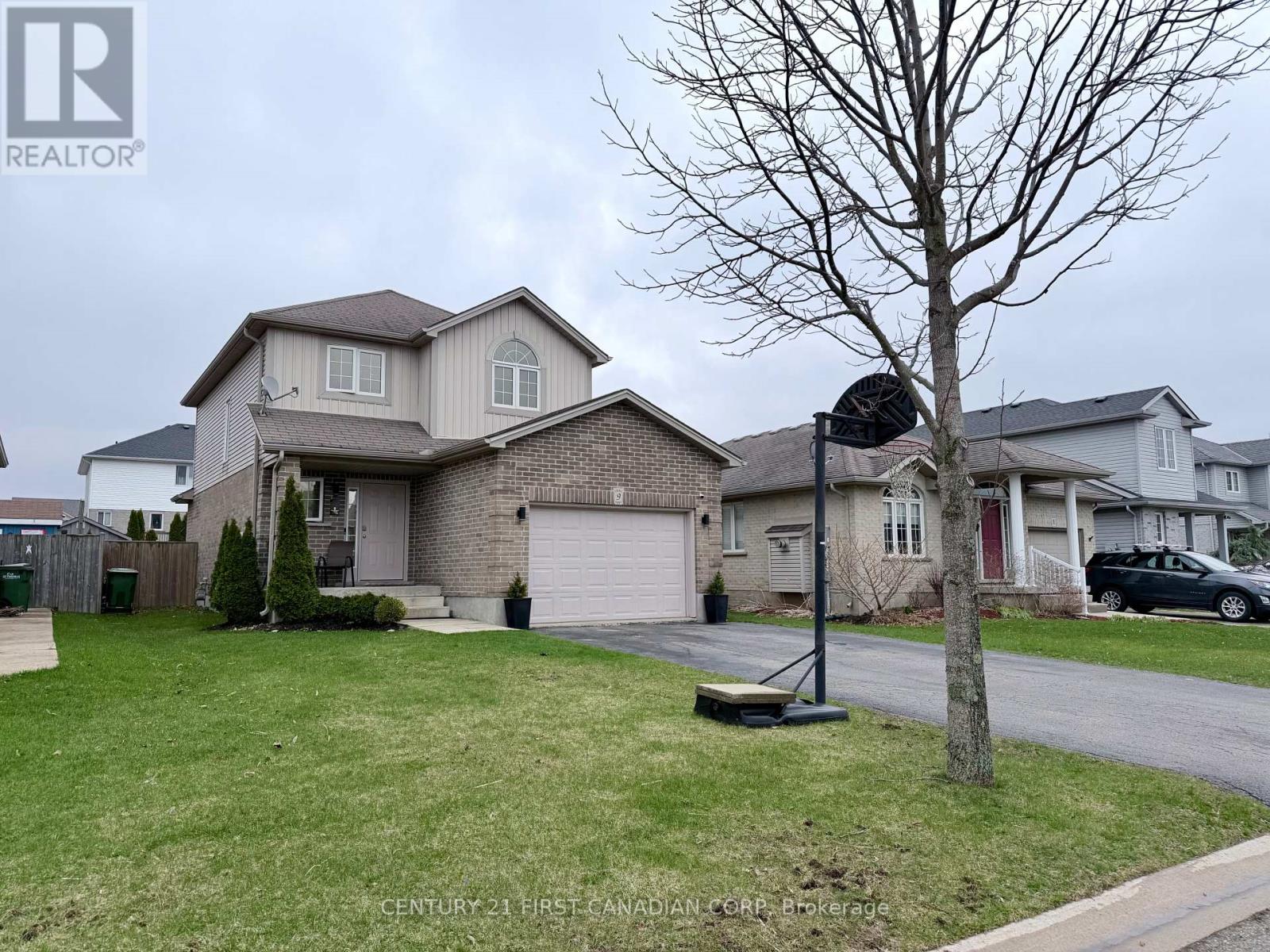 9 BARRETT CRESCENT, St. Thomas — photo 2