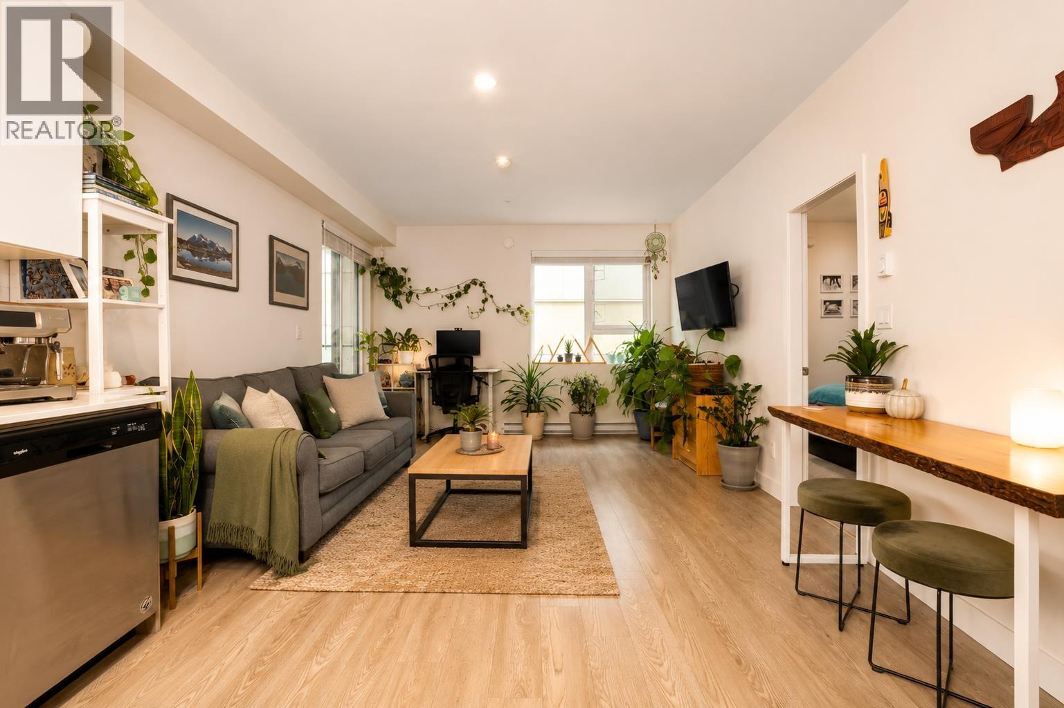302 37881 CLEVELAND AVENUE, Squamish