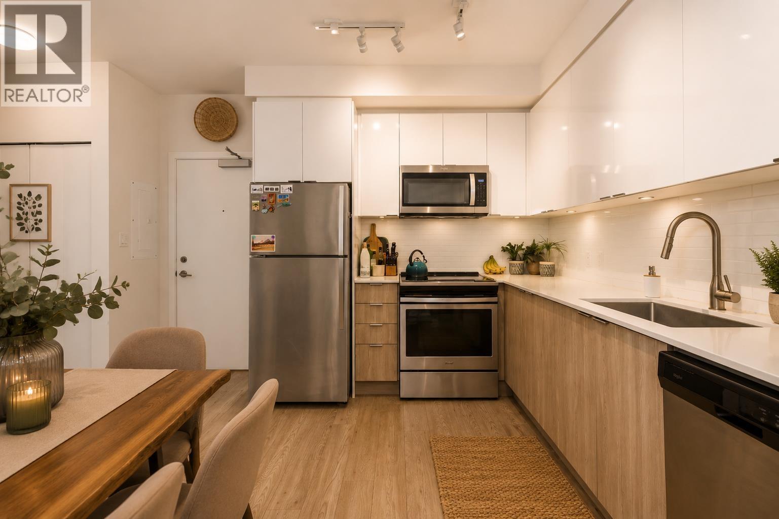 302 37881 CLEVELAND AVENUE, Squamish