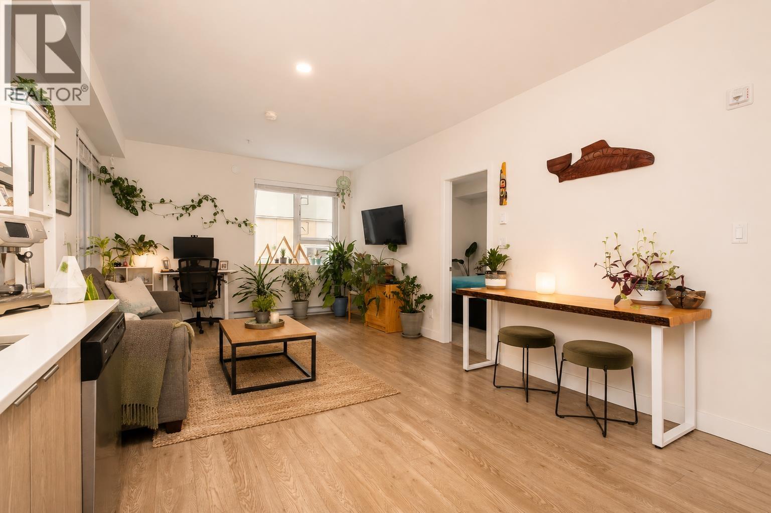 302 37881 CLEVELAND AVENUE, Squamish