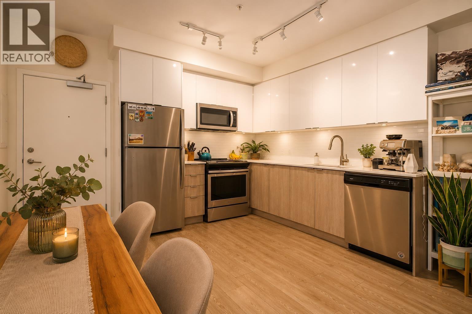 302 37881 CLEVELAND AVENUE, Squamish