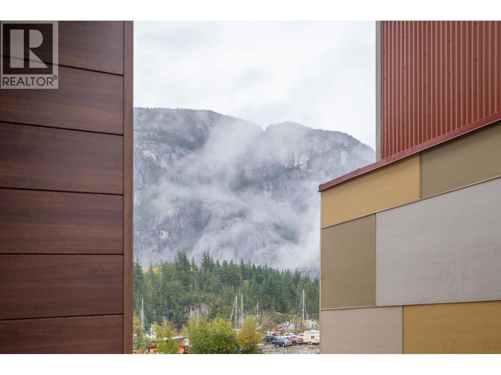 302 37881 CLEVELAND AVENUE, Squamish