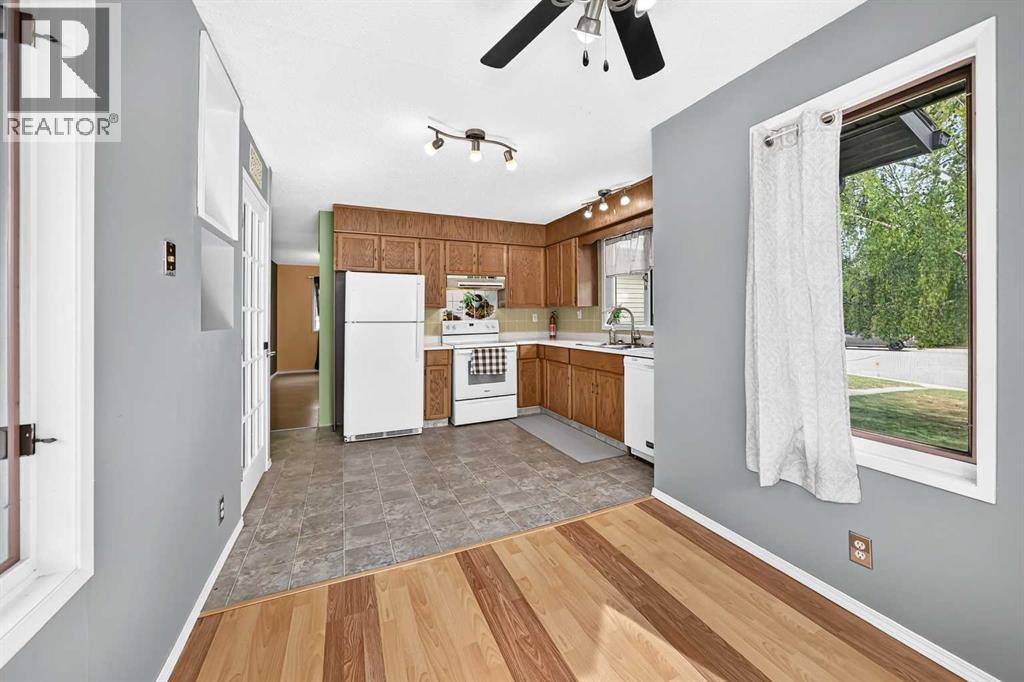 35 Cowan Close, Red Deer — photo 9