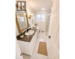 4pc Bathroom - 84 Elgar Avenue, Hamilton, ON L9C4E5 Photo 9