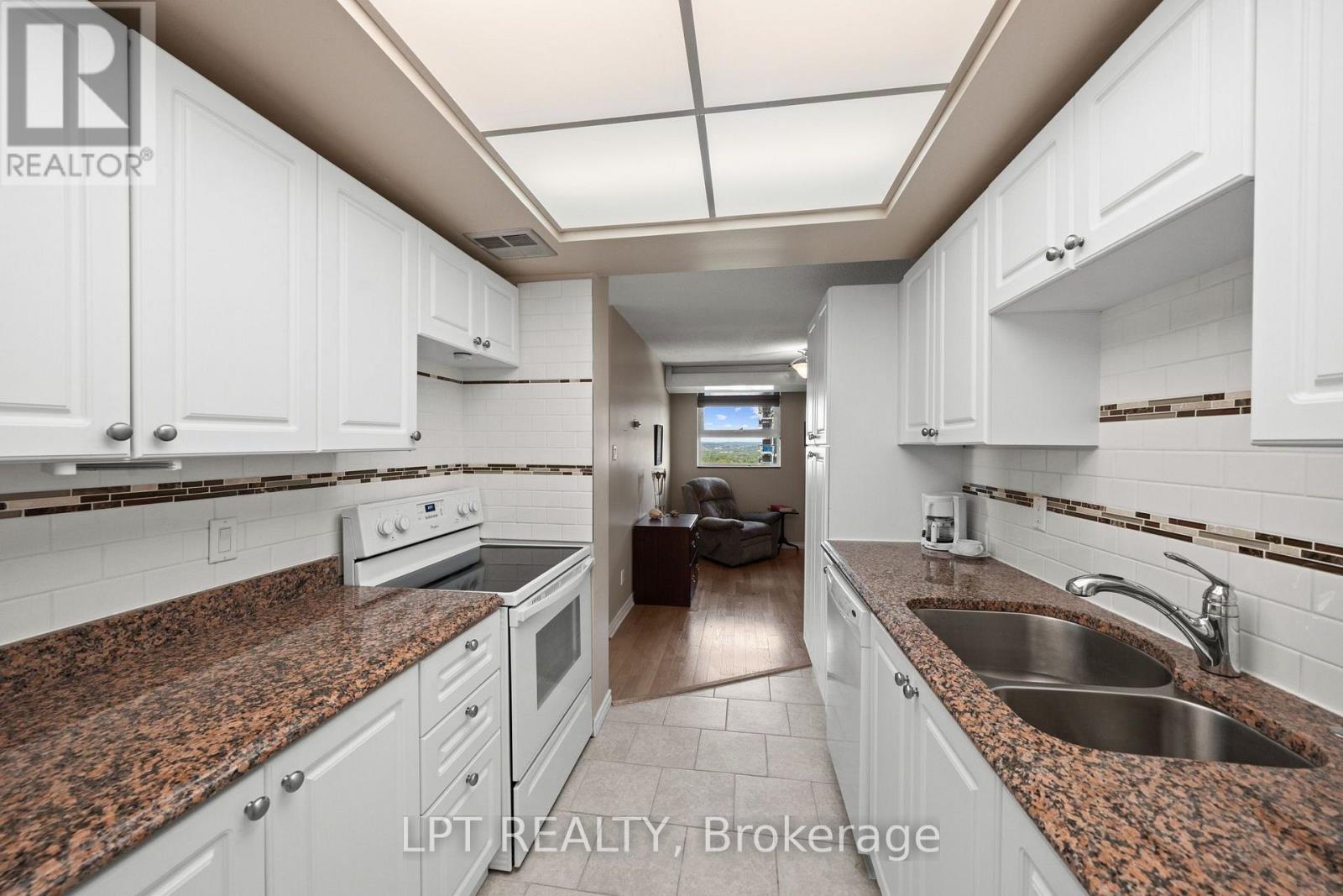 #PH5 555 BRITTANY DRIVE - 14