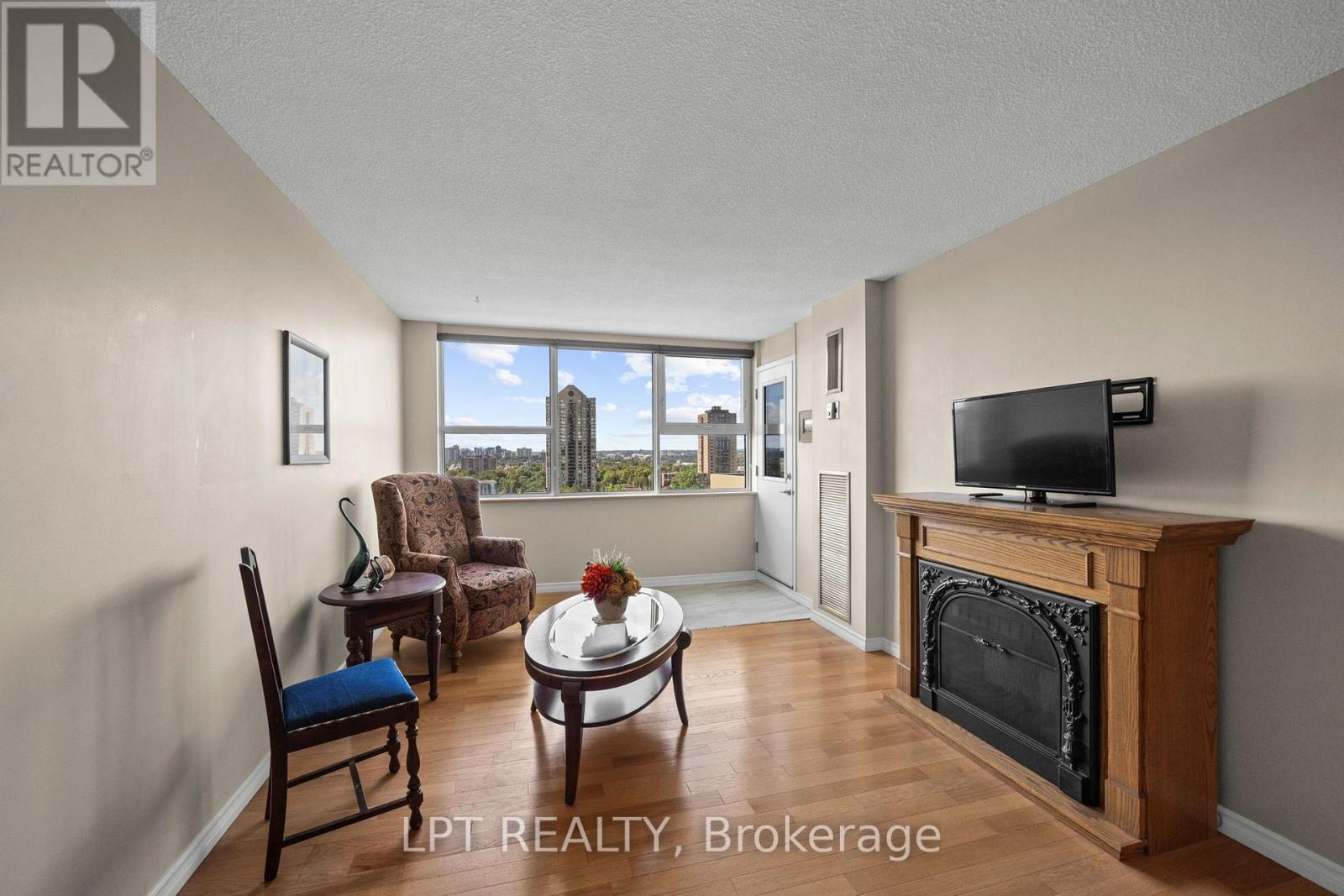#PH5 555 BRITTANY DRIVE - Image 21