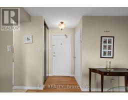 Bathroom - Ph5 - 555 Brittany Drive, Ottawa, ON K1K4C5 Photo 8