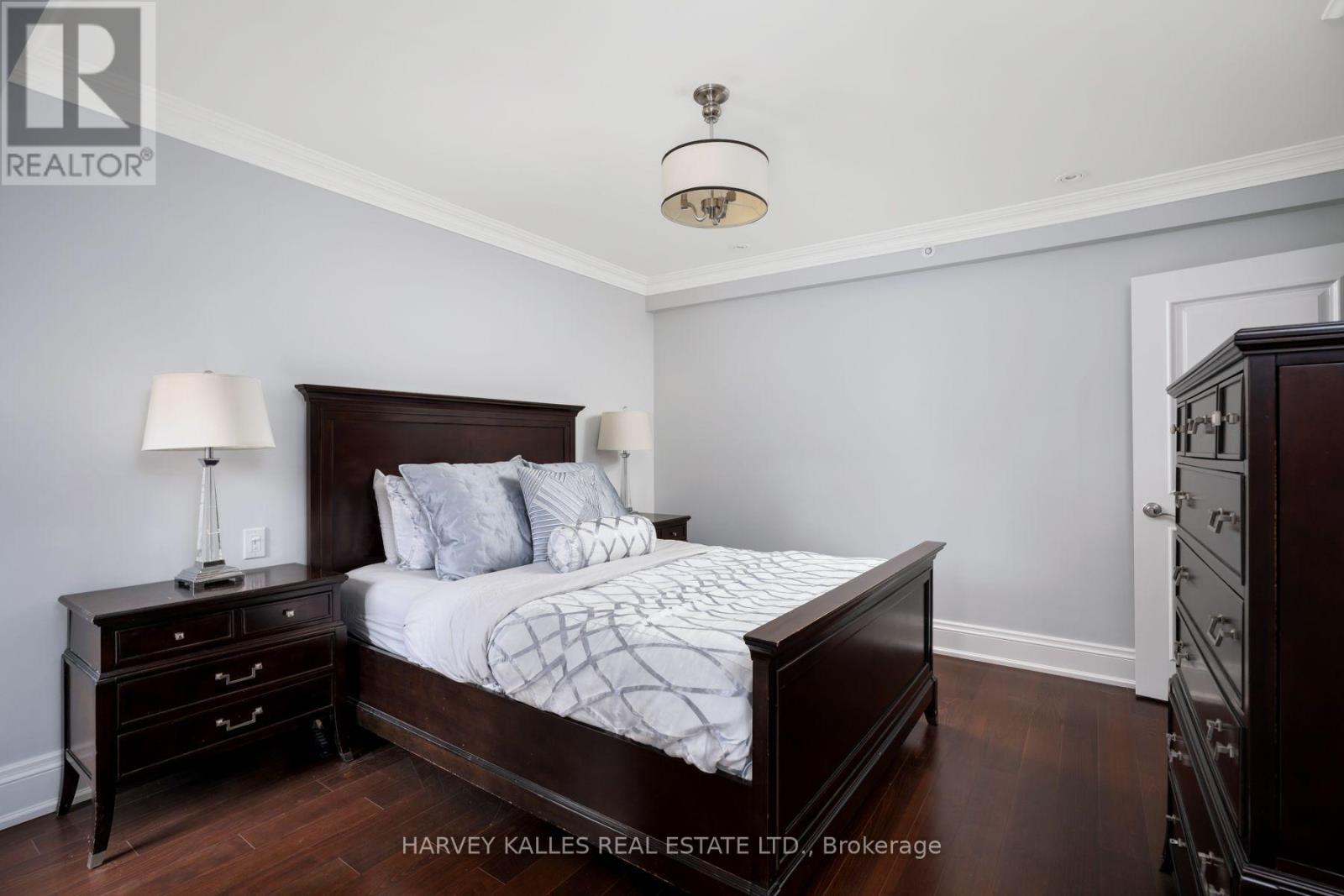 #2D 319 LONSDALE ROAD N - Image 32