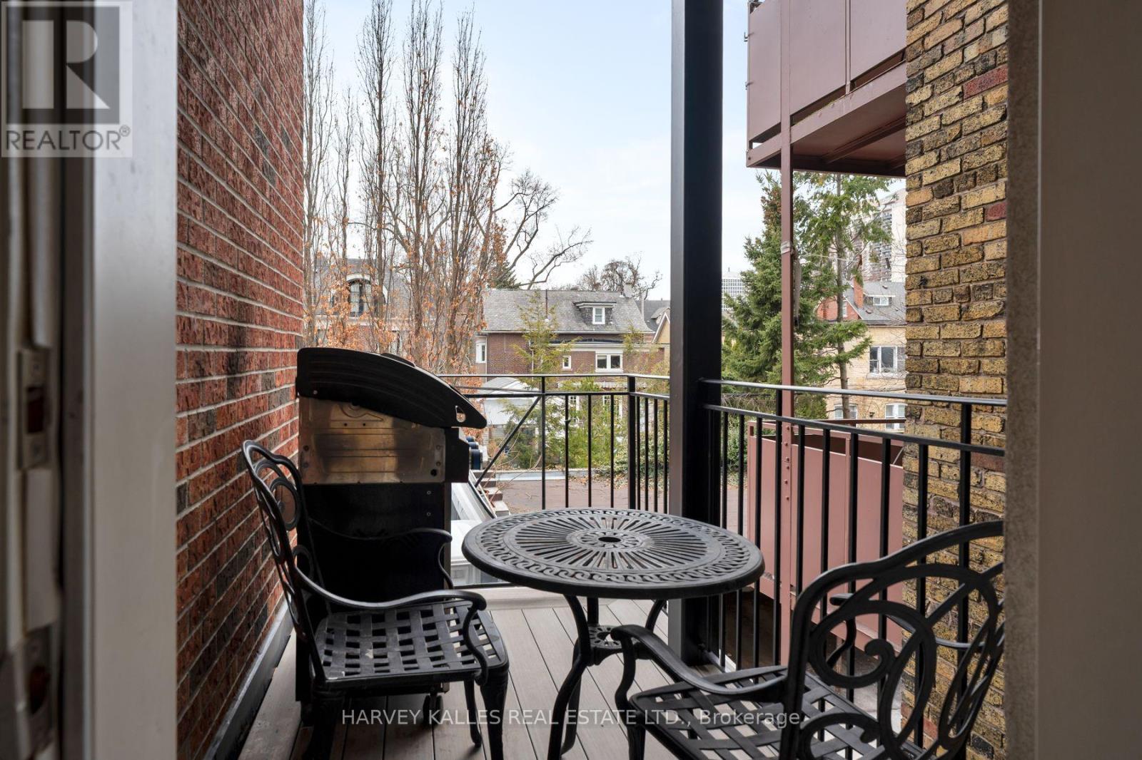 #2D 319 LONSDALE ROAD N - 39