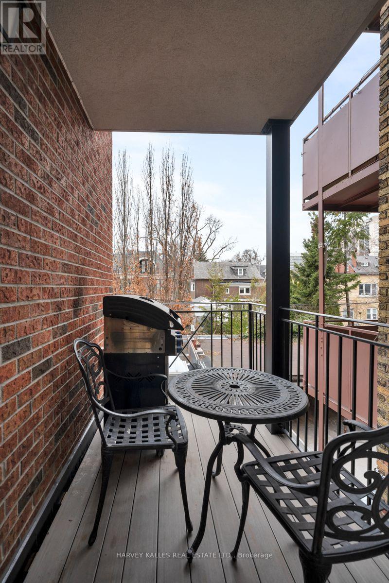 #2D 319 LONSDALE ROAD N - 40