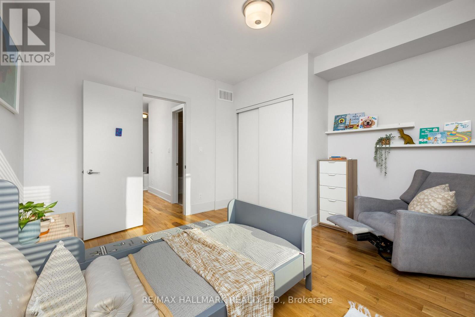 68 BOULTON AVENUE - 24