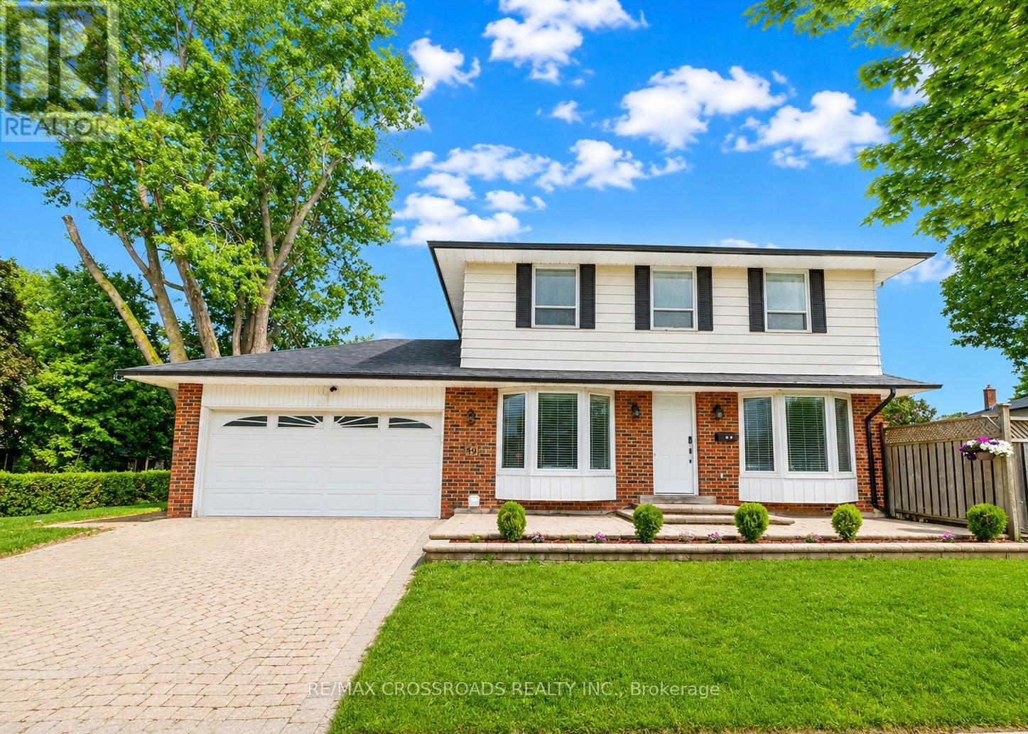 49 KING LOUIS CRESCENT - 1