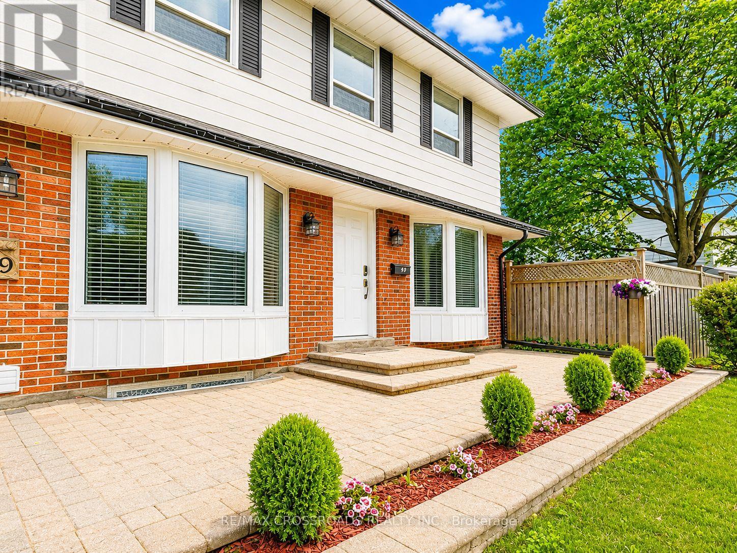 49 KING LOUIS CRESCENT - 2