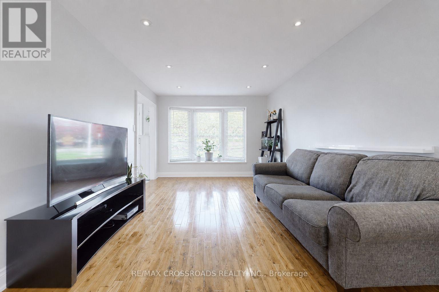 49 KING LOUIS CRESCENT - Image 4